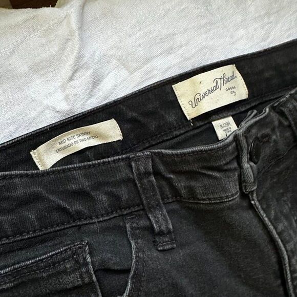 Universal Thread Black Mid-Rise Distressed Skinny Jeans Frayed Hem Size 8 / 29 R - Picture 9 of 13